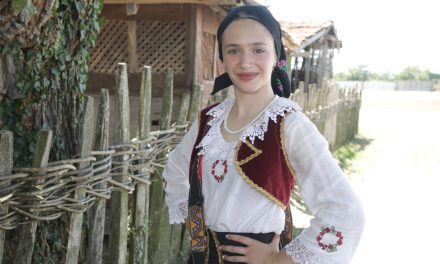 MLADA SNJEŽANA TUKA IZ FOJNICE SUDJELOVALA NA SABORU FRULAŠA SRBIJE „OJ, MORAVO”