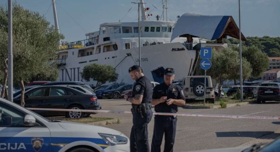 TRAGEDIJA U MALOM LOŠNJU: Pala rampa trajekta i usmrtila trojica mornara