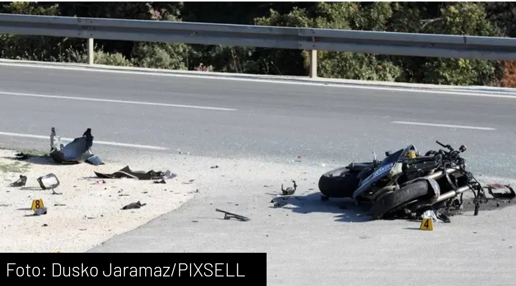 Tragedija na M-17: U sudaru s kombijem poginuo motociklist, promet obustavljen
