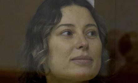 Donirala 50 dolara dobrotvornoj organizaciji. Rusi je osudili na 12 godina zatvora