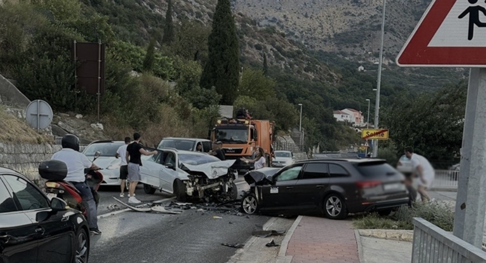 Prometnu nesreću na jugu Hrvatske skrivio Kosovar, poginula vozačica, žena i dijete u komi