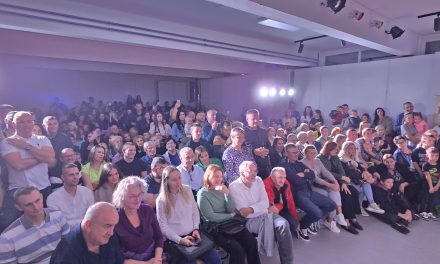 U Kiseljaku odigrana predstava “Odumiranje međeda” u izvođenju Narodnog pozorišta RS
