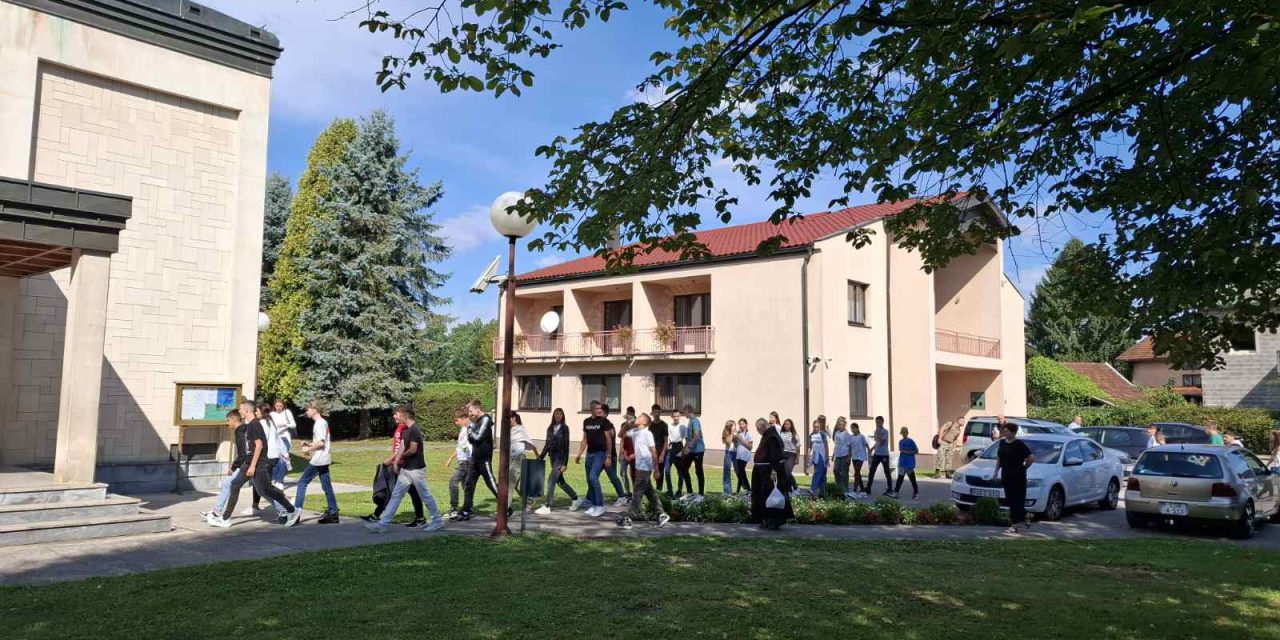 U Gromiljaku služena sv. misa za sretan početak nove školske godine