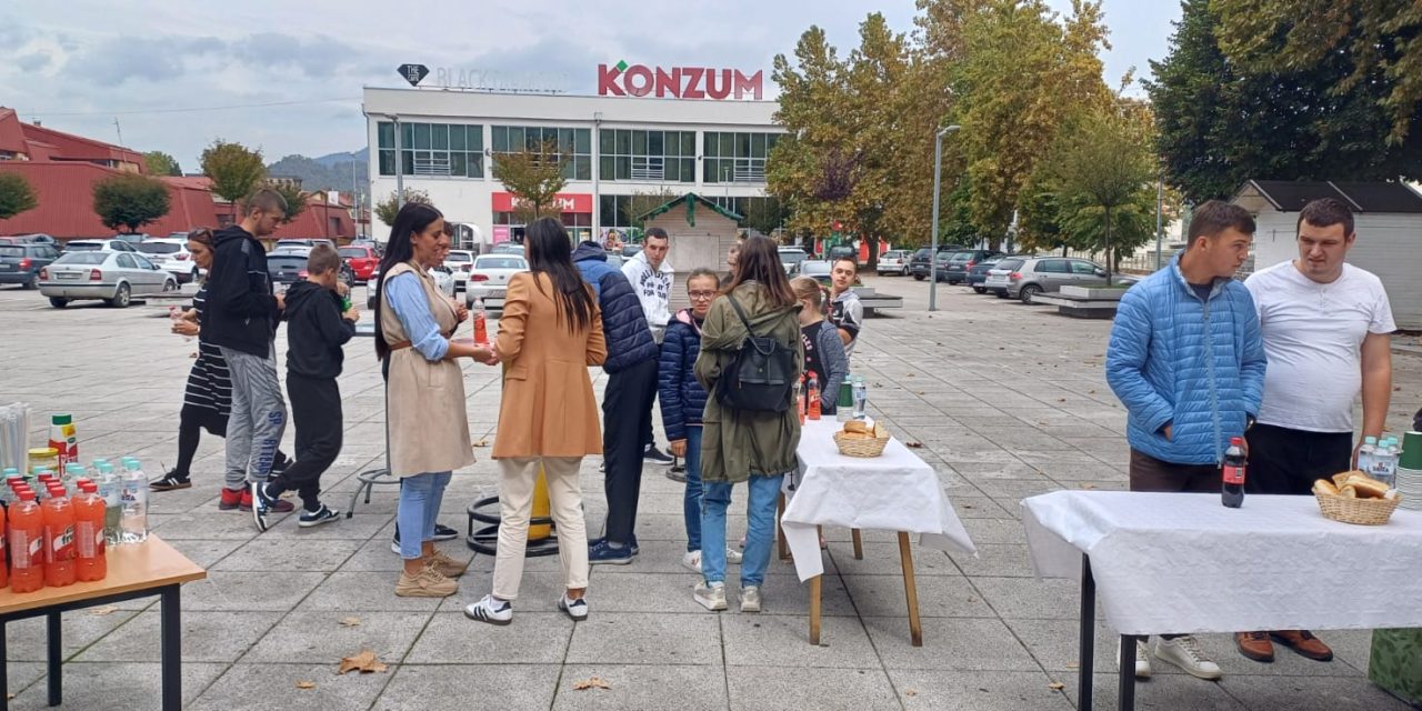 Na Trgu Kneza Radoje upriličeno je druženje s korisnicima Centra Duga N.T. – Podružnica Kiseljak