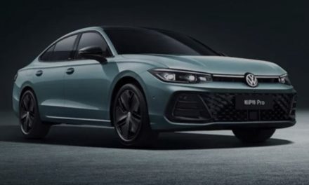 Ovo je novi VW Passat Pro, ima 220 KS i čak tri ekrana