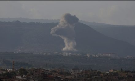 Hezbollah gađao izraelsku zračnu bazu, raste broj mrtvih u Bejrutu. Netanyahu odgodio put u New York
