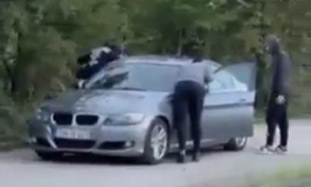 Video: U Uzarićima kod Širokog Brijega prepriječili put mladićima pa ih tukli palicama, nogama i šakama