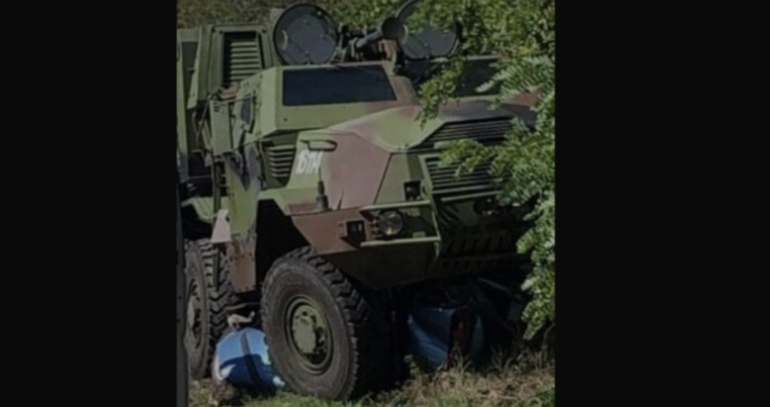 TRAGEDIJA U SRBIJI Vojno vozilo pregazilo automobil, poginula cijela obitelj, vozač, žena i troje male djece