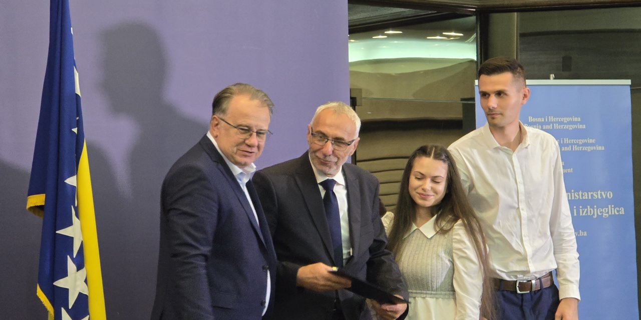 Načelnik općine Kiseljak potpisao ugovor u Vladi Federacije BiH o obavljanju vježbeničkog staža za dva vježbenika