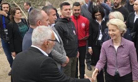 Ursula von der Leyen stigla u Donju Jablanicu, razgovarala sa načelnicima poplavljenih općina