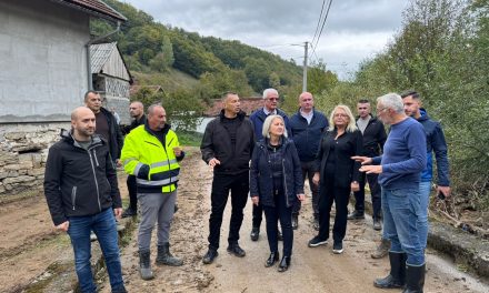 Kiseljak: Predsjedateljica Vijeća ministara BiH Borjana Krišto, Premijer KSB Tahir Lendo u pratnji ministara obišli područja pogođena poplavom
