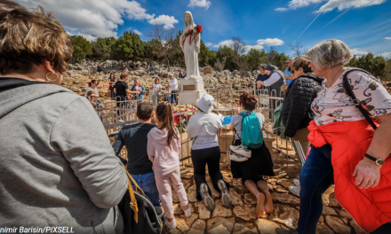(MEĐUGORJE) Poruka Blažene Djevice Marije pred blagdan Svih svetih: Tražite zagovor i molitve svetaca