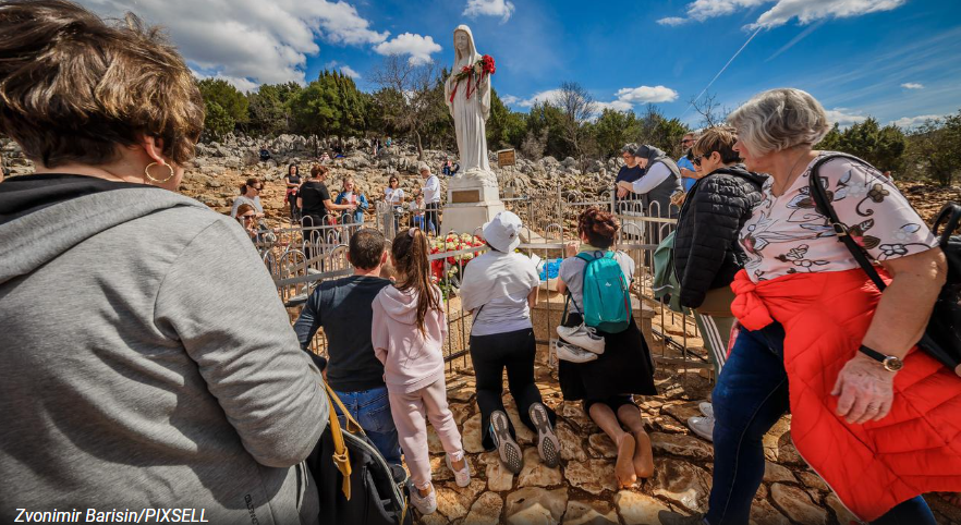 (MEĐUGORJE) Poruka Blažene Djevice Marije pred blagdan Svih svetih: Tražite zagovor i molitve svetaca