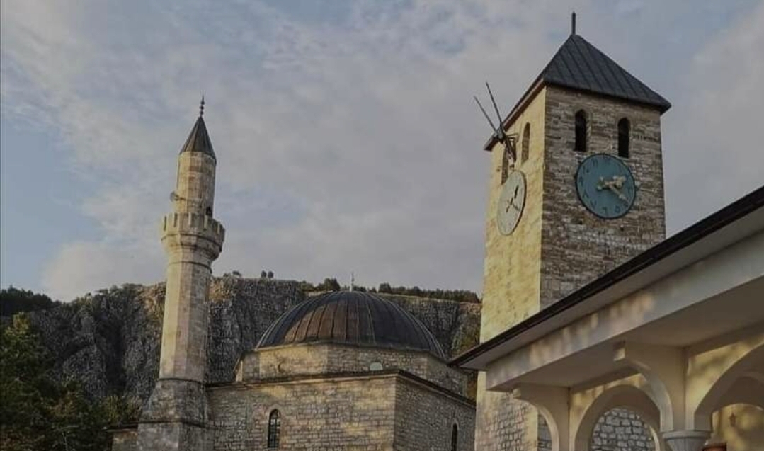 U Livnu opljačkana džamija i ukradene donacije, uhapšena dvojica 19-godišnjaka