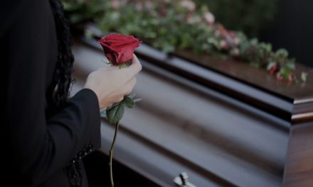 Obitelj umirovljenika koji umre ima pravo na naknadu troškova, visina ovisi o tome koliku je mirovinu imao