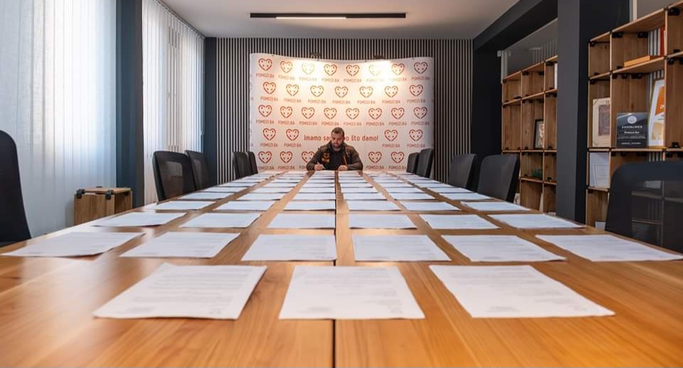 Organizacija Pomozi.ba uplatila 1.134.500,00 KM  obiteljima s poplavljenih područja