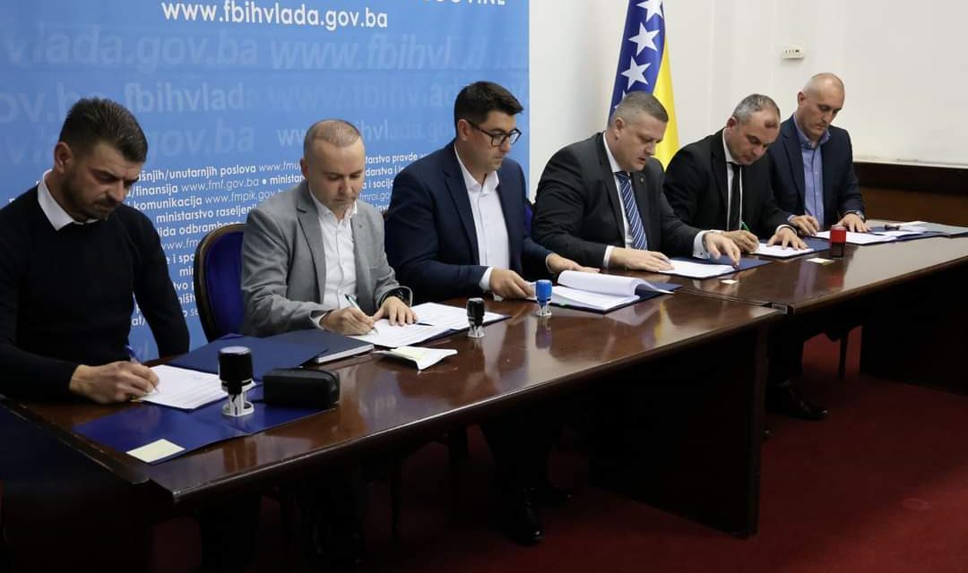 Predstavnici Općine Kiseljak potpisali ugovor u iznosu od 200.000 KM za gospodarske subjekte koji su pretrpjeli štetu tijekom poplava