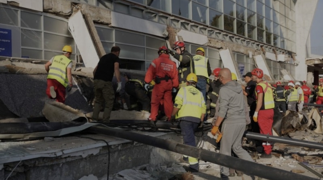 Broj poginulih u Novom Sadu porastao na 11, spasilački timovi i dalje na terenu