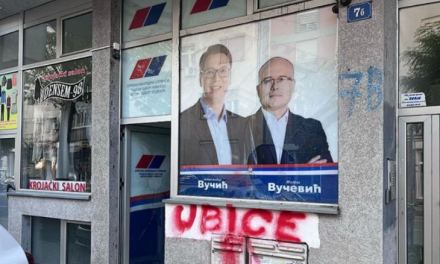 Na prostorijama SNS-a u Novom Sadu razbijena stakla. Ispisana poruka: Ubojice