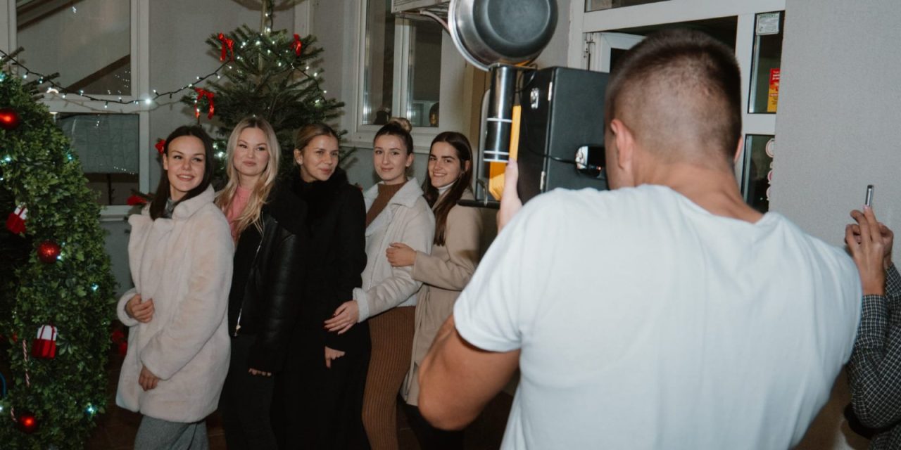 Svjetska senzacija dolazi u Kiseljak: Fotokabina koja printa fotografije u obliku novina!
