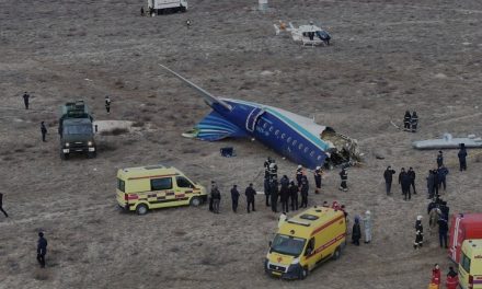 Panika i molitva: U kazahstanskoj nesreći poginulo je 38 ljudi, internetom se šire jezive snimke iz aviona