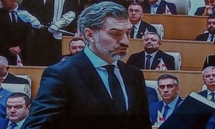 Prisegnuo novi gruzijski predsjednik. Bivša predsjednica: Ja sam legitimna šefica