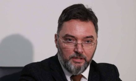 KOŠARAC: Sankcije neće umanjiti intenzitet naše borbe za RS