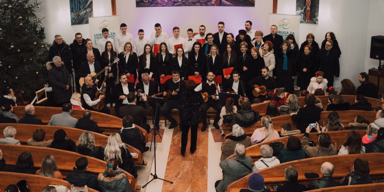„Čestit Božić, dobri ljudi“: Božićni koncert u Barama oduševio prepunu crkvu