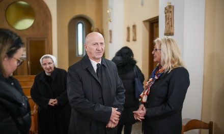 Nakon pljačke: Predsjednica FBiH Lidija Bradara i zamjenik ministra sigurnosti BiH Ivica Bošnjak kod sestara milosrdnica u Sarajevu