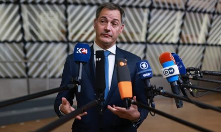 Incident u kabinetu belgijskog premijera: Član osoblja se otrovao nakon što je otvorio pismo