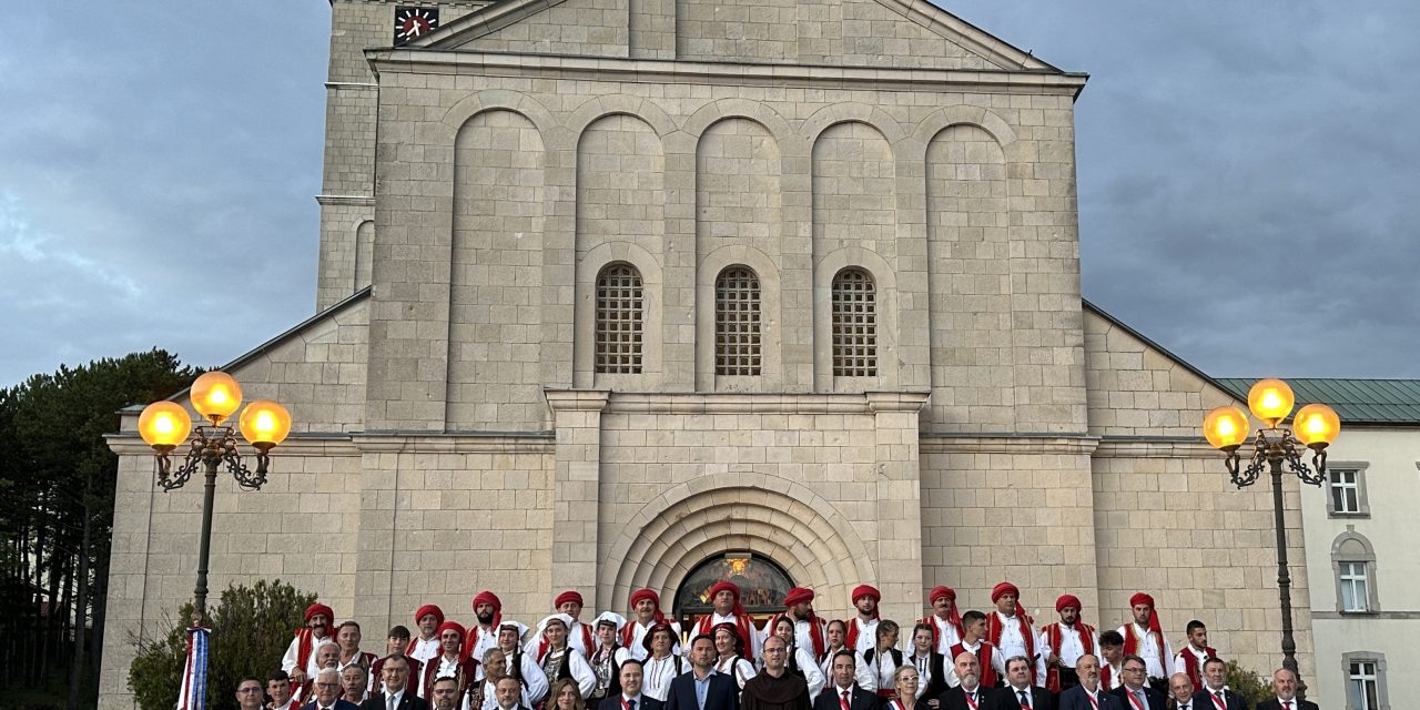 Film o dolasku članova Družbe „Braća Hrvatskoga Zmaja“ na Duvanjsko polje