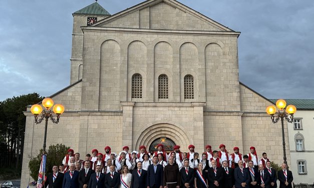 Film o dolasku članova Družbe „Braća Hrvatskoga Zmaja“ na Duvanjsko polje