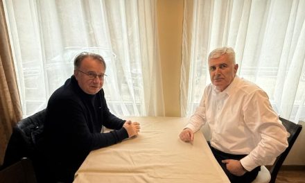 Održan sastanak predsjednika HDZ-a BiH Čovića i SDP-a BiH Nikšića: Politički dijalog i stabilnost na svim razinama ključni