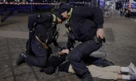 Cure detalji jezivog napada u Berlinu, Sirijac (19) je nosio Kuran i molitveni tepih: ‘Planirao je ubijati Židove‘