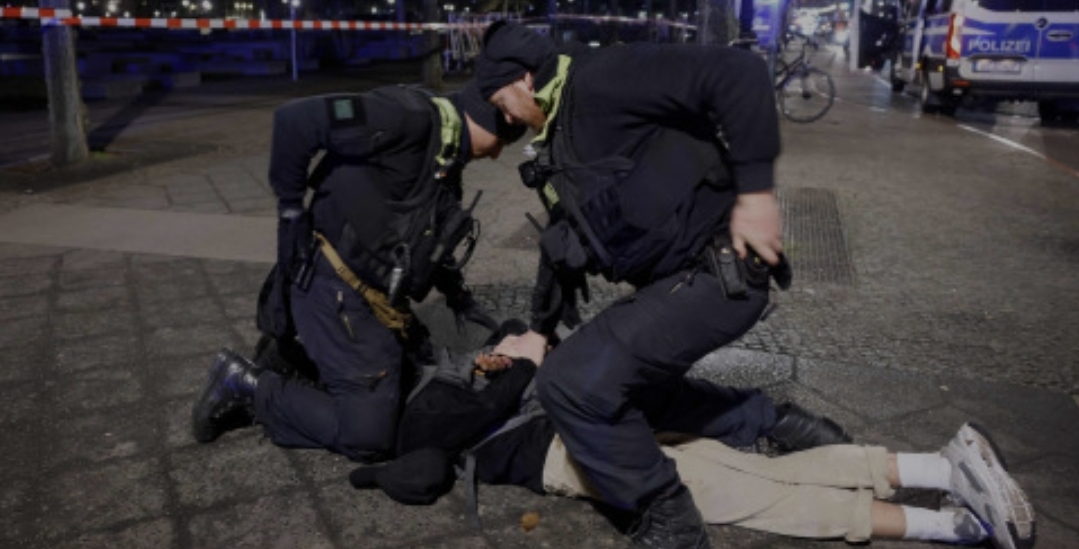 Cure detalji jezivog napada u Berlinu, Sirijac (19) je nosio Kuran i molitveni tepih: ‘Planirao je ubijati Židove‘