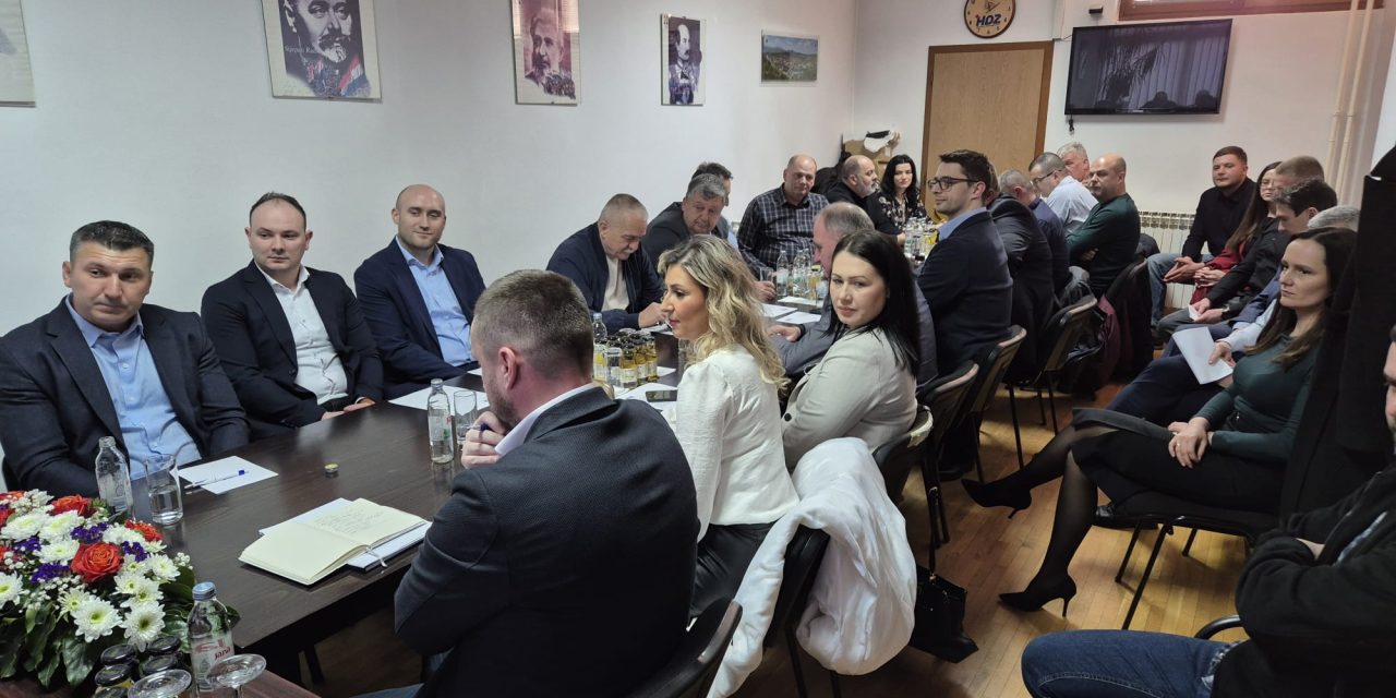 Čović s dužnosnicima proširenog sastava ŽO HDZ-a BiH Zeničko-dobojske županije o daljnjim planovima i aktivnostima