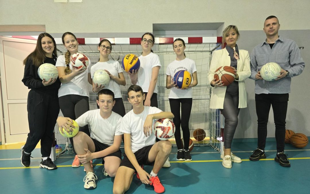 Mrnjavac posjetio OŠ “Brestovsko” i uručio sportsku opremu