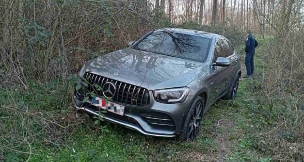 Mercedes koji je ukraden u Bosanskoj Dubici pronađen u šumi