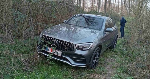 Mercedes koji je ukraden u Bosanskoj Dubici pronađen u šumi
