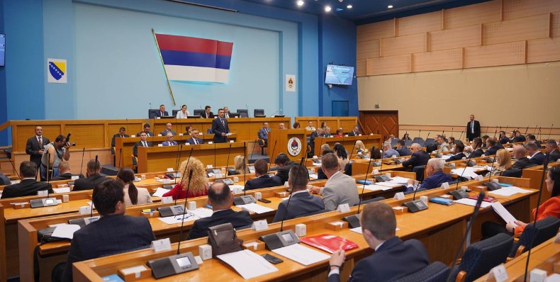 Narodna skupština RS-a usvojila set zakona: Povećanje plaća u javnom sektoru