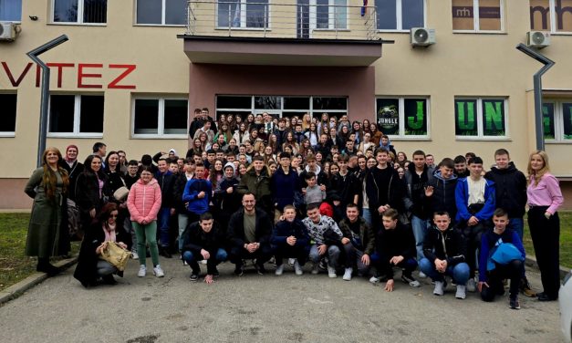 Ekološko-mirovna predstava u Vitezu i Travniku okupila 350 učenika iz 20 škola