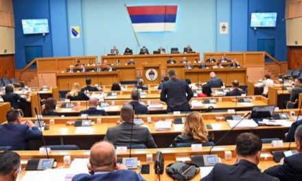 Skupština RS raspravlja o Ustavu koji predviđa ukidanje Vijeća naroda i uspostavu vojske
