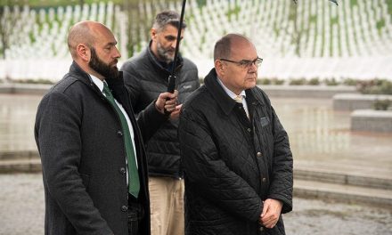SCHMIDT U SREBRENICI: Nisam Lajčak i neću povući svoje odluke, imam podršku i u RS