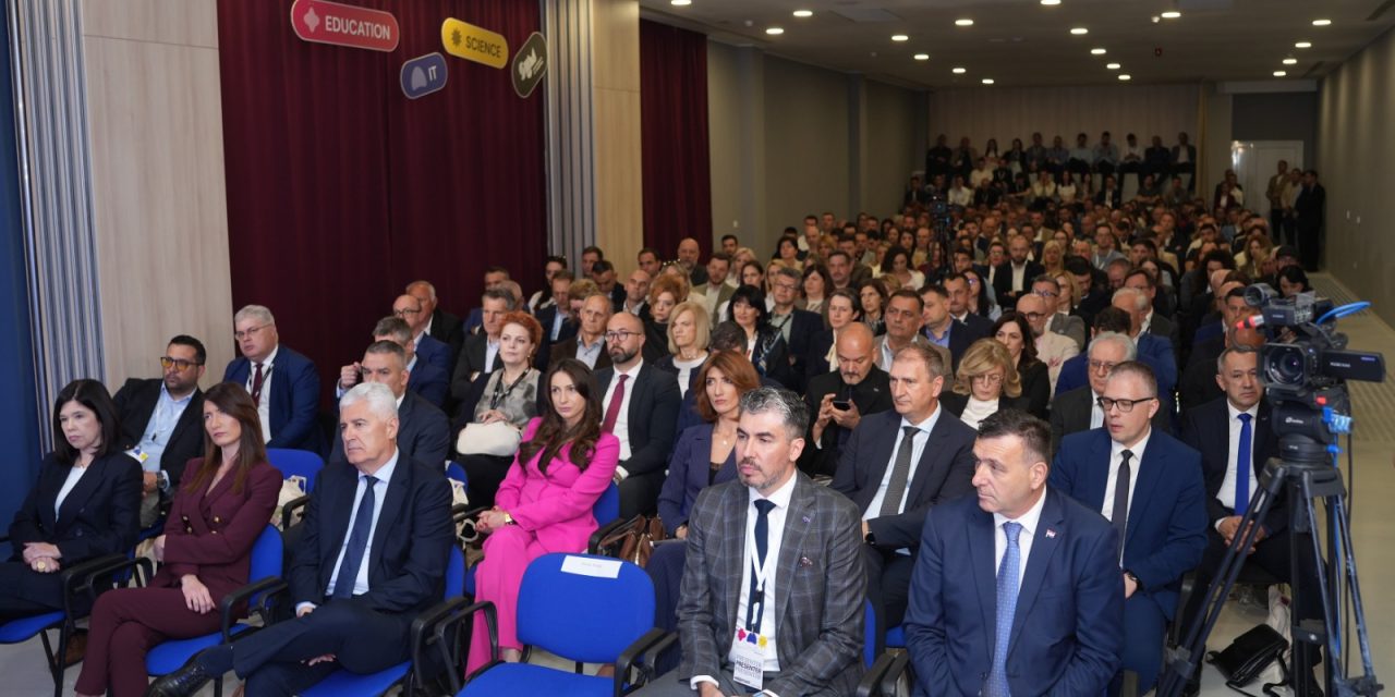Izaslanstvo HNS-a BiH predvođeno predsjednikom Čovićem na otvorenju MoStart 2025.