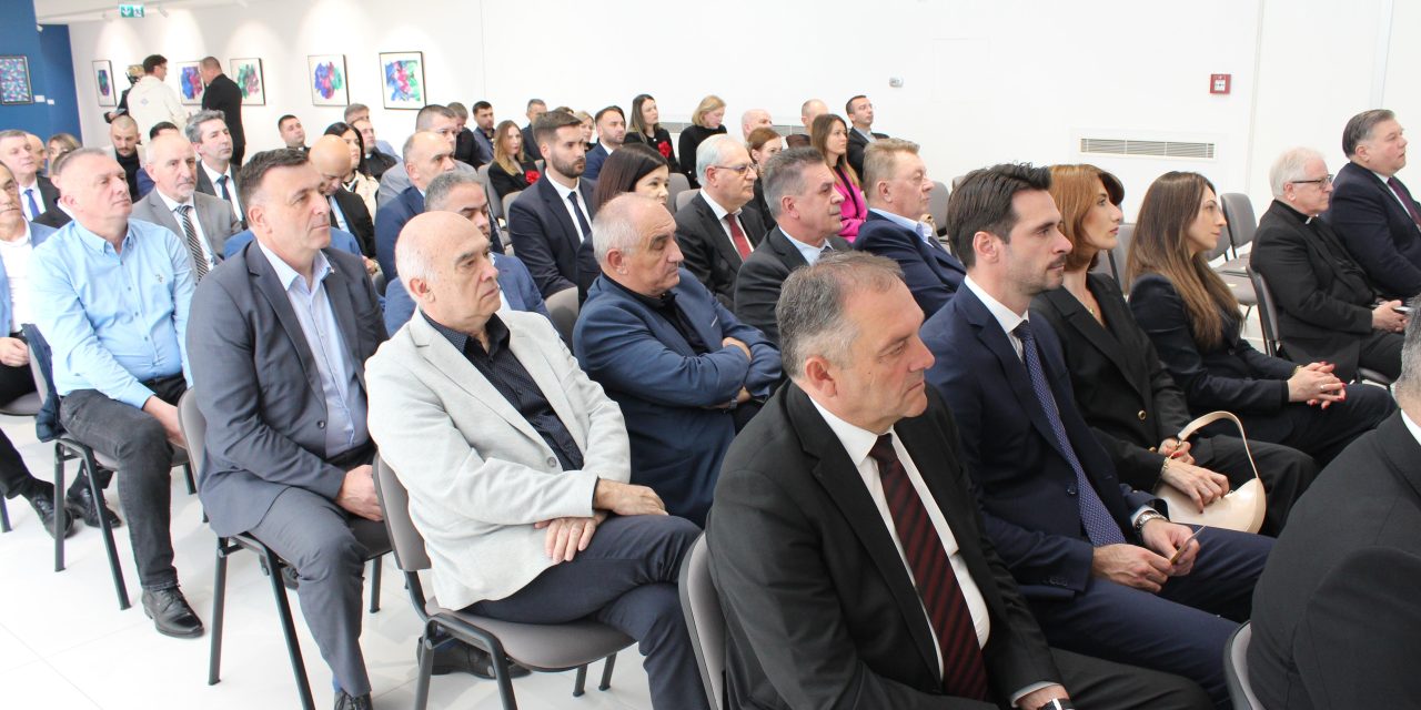 Visoko izaslanstvo HDZ-a BiH nazočilo “Jubileju predstavnika društveno-političkog života” u Biskupijskom centru u Mostaru