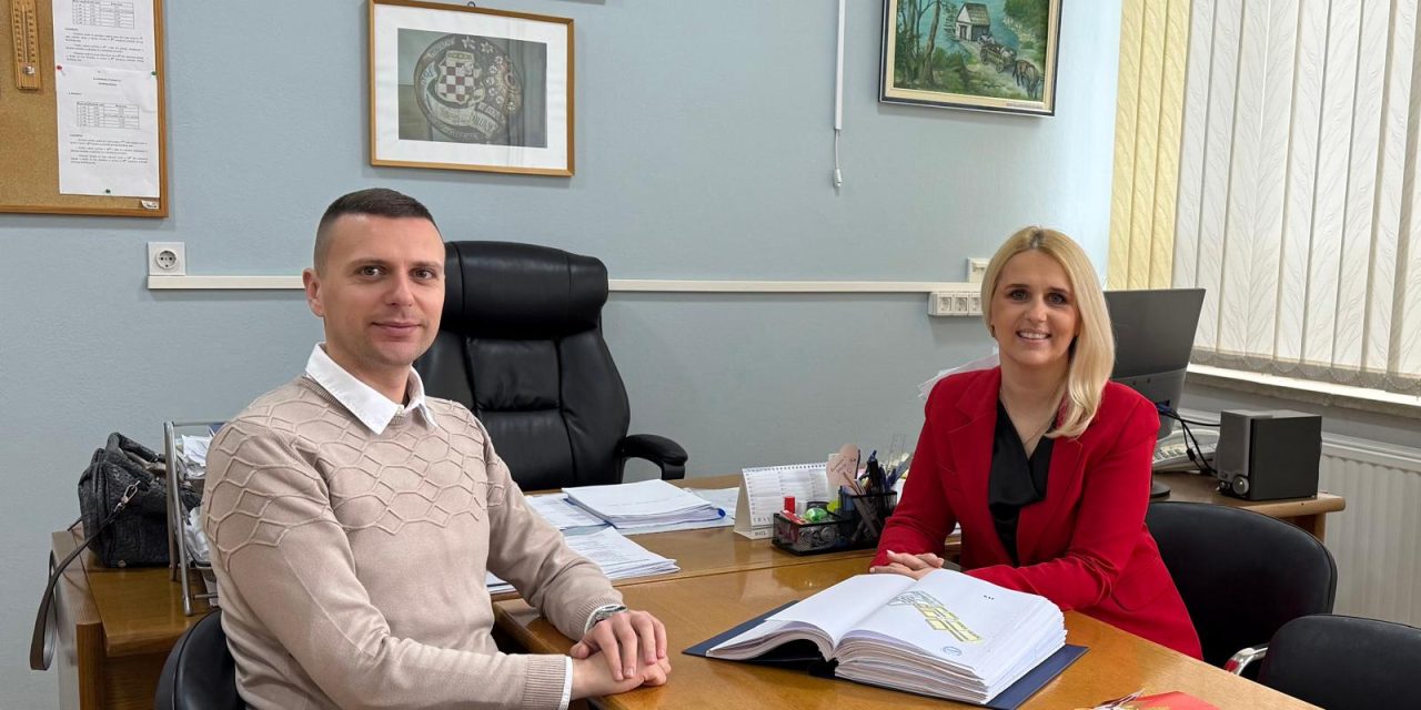 Mrnjavac: Radni sastanak s ravnateljicom Osnovne škole “Kiseljak”