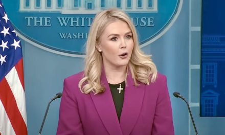 Trump uveo Kini carine od 104 posto!