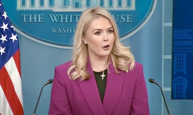Trump uveo Kini carine od 104 posto!