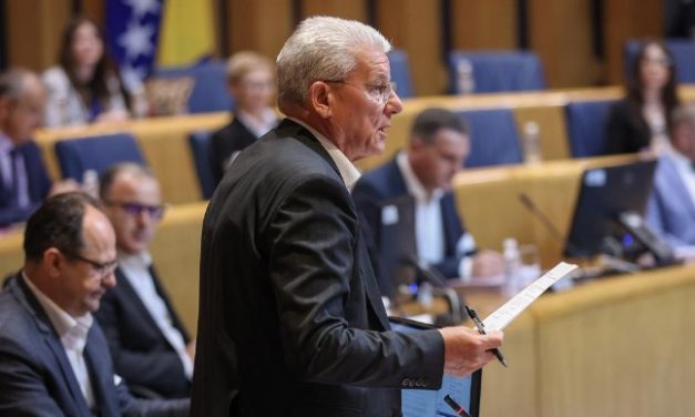 Ako SNSD to ne želi, ne može ga se tako jednostavno izbaciti iz vlasti, jedini izlaz iz krize je dijalog svih strana
