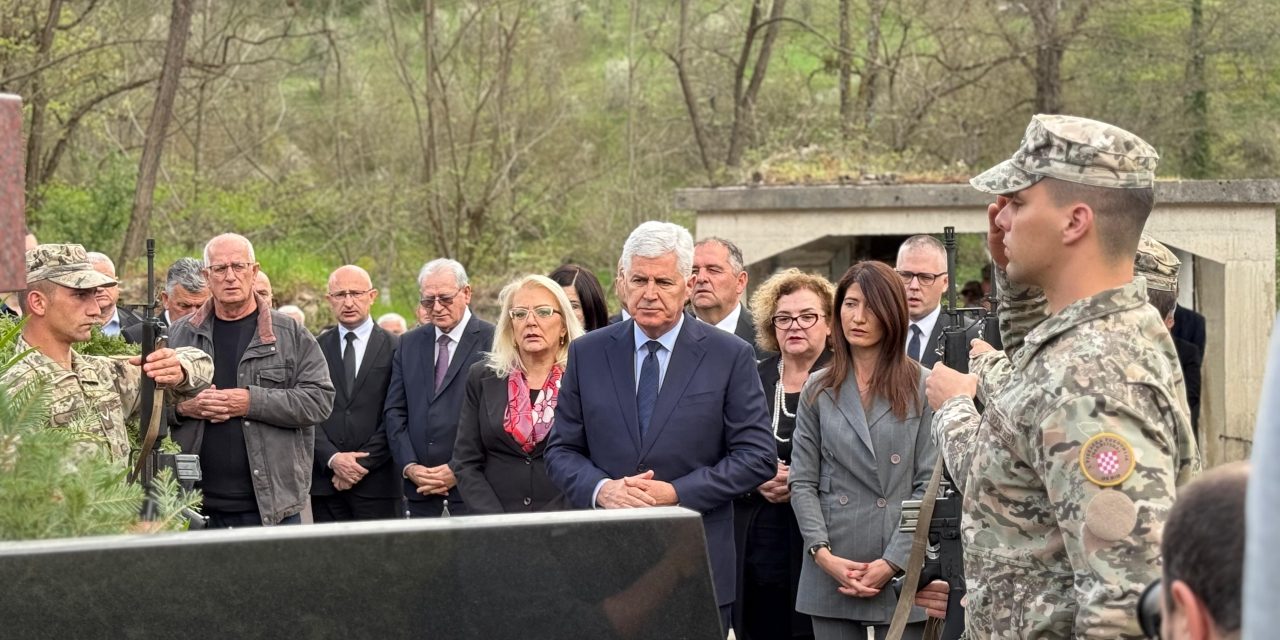 Izaslanstvo HNS-a BiH predvođeno predsjednikom Čovićem u Trusini nazočilo 32. obljetnici stradanja Hrvata